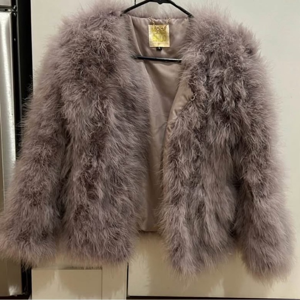 Luxurious Faux Fur Jacket in Gray
